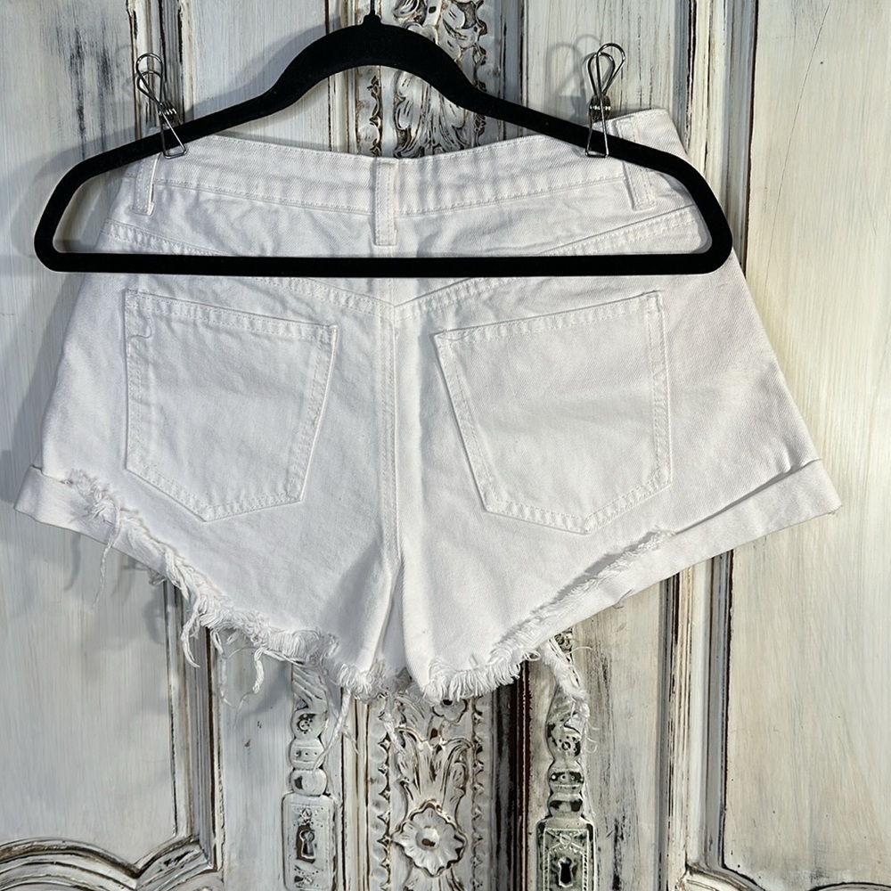 Curated, Forever 21 Bright White Jean Shorts with Embroidered Top 2Pc Bundle - Picture 4 of 8